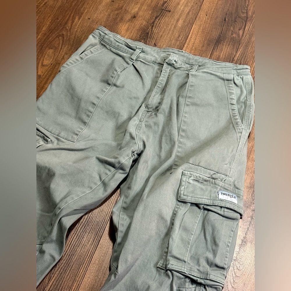 YoungLA Men's Convoy Green Cargo Pants Size 38 Long Relaxed Fit Missing Button - Picture 2 of 7